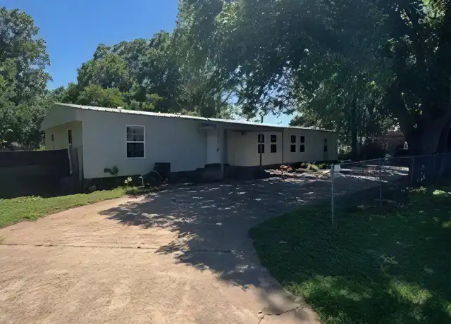 Property at 425 N 3rd St, Buffalo Gap, TX, 79508, 4 beds, 2 baths, [object Object]