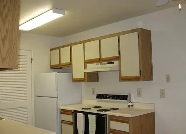 Photo of 100 Leland Ln, Pittsburg, CA 94565