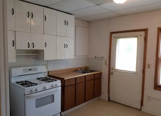 Property at 2218 Walnut St Unit 1, Cedar Falls, IA, 50613, 2 beds, 1 bath, [object Object]