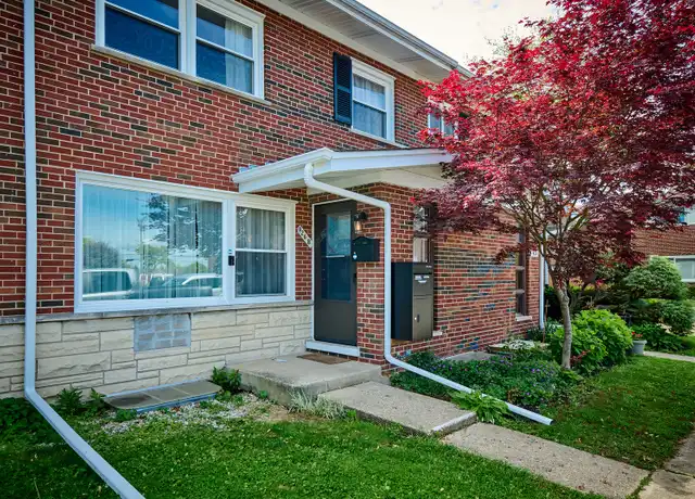 Property at 926 N Boxwood Dr Unit B, Mount Prospect, IL, 60056, 3 beds, 1.5 baths, [object Object]