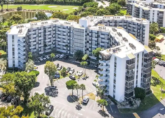 Property at 20500 W Country Club Dr #303, Aventura, FL, 33180, 1 bed, 1 bath, [object Object]