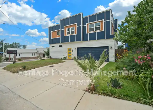 Property at 827 S Palmetto St, San Antonio, TX, 78210, 3 beds, 2.5 baths, [object Object]