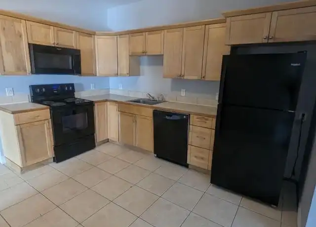 Property at 323 Concord St Unit C, Manchester, NH, 03104, 3 beds, 1 bath, [object Object]