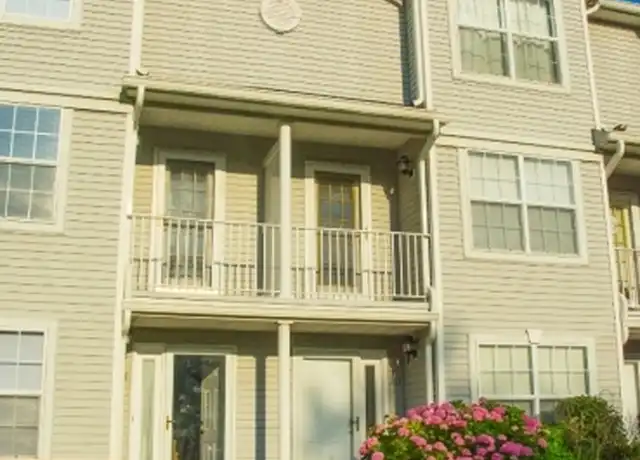 Property at 104 Hudson Ct, Hackettstown, NJ, 07840, 2 beds, 1.5 baths, [object Object]