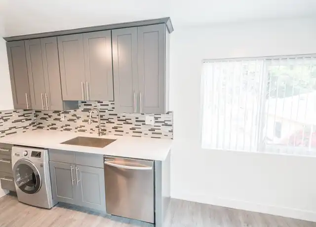 Property at 2614 Kansas Ave Unit F, Santa Monica, CA, 90404, 2 beds, 2 baths, [object Object]