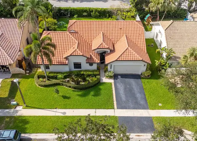 Property at 10900 NW 18th Ct, Plantation, FL, 33322, 4 beds, 3 baths, [object Object]