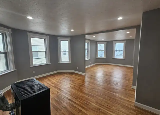 Property at 85 Cutler St Unit 2, Worcester, MA, 01604, 3 beds, 1 bath, [object Object]