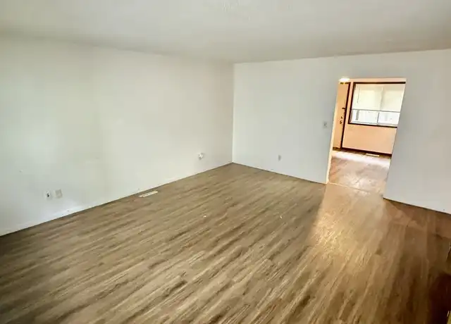 Property at 2101 Division St, Burlington, IA, 52601, 2 beds, 1 bath, [object Object]