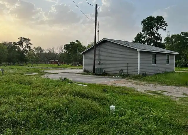 Property at 141 County Road 725, Sweeny, TX, 77480, 2 beds, 1 bath, [object Object]
