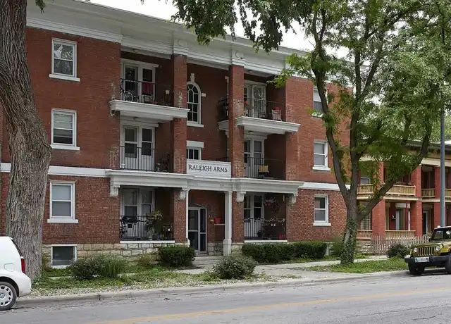 Property at Raleigh Arms - 3346-3350 Gillham Rd, Kansas City, MO, 64109, 2 beds, 1 bath, [object Object]