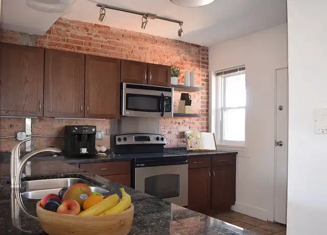 Property at Raleigh Arms - 3346-3350 Gillham Rd, Kansas City, MO, 64109, 2 beds, 1 bath, [object Object]