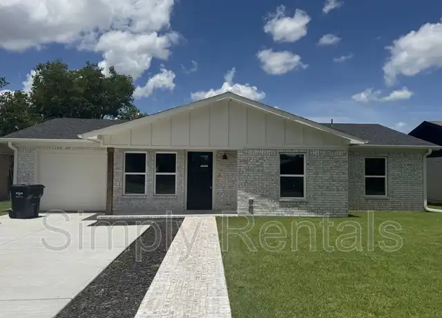 Property at 2510 Bliss St, Greenville, TX, 75402, 4 beds, 2 baths, [object Object]