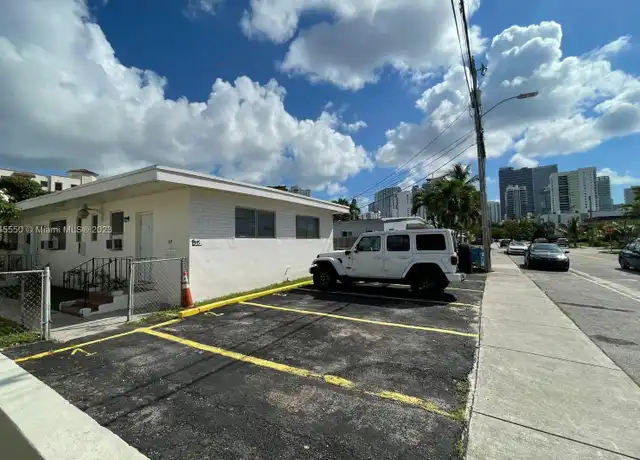 Property at 527 SW 10th St, Miami, FL, 33130, 1 bed, 1 bath, [object Object]