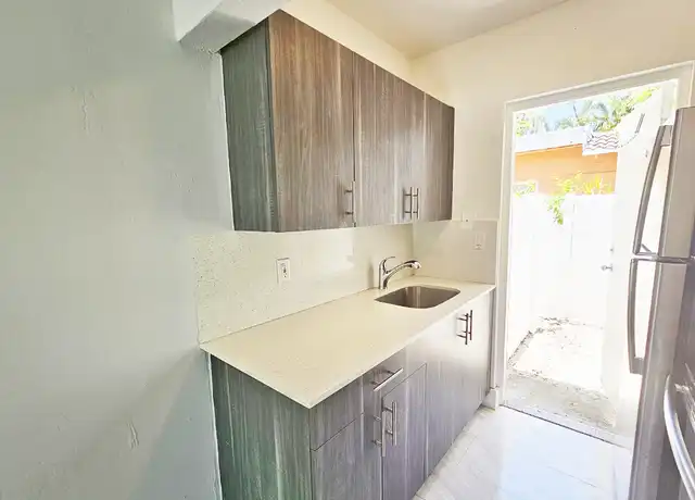 Property at 313 Hibiscus Ave Unit 4, Pompano Beach, FL, 33062, 0 beds, 1 bath, [object Object]