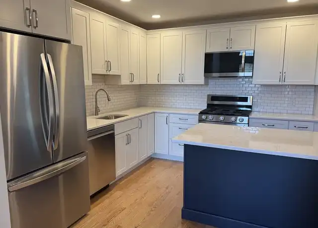 Property at 27 Railroad Ave Apt 102, Duxbury, MA, 02332, 2 beds, 1 bath, [object Object]