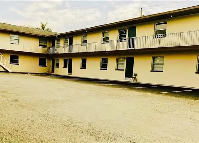 Property at 2700 Palmadelia Ave Unit 10, Sarasota, FL, 34234, 3 beds, 1 bath, [object Object]