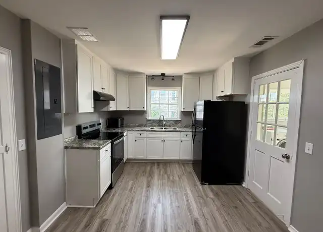 Property at 18 N Zetterower Ave, Statesboro, GA, 30458, 3 beds, 1 bath, [object Object]