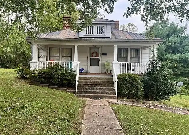 Property at 219 Pine St, Martinsville, VA, 24112, 3 beds, 1 bath, [object Object]