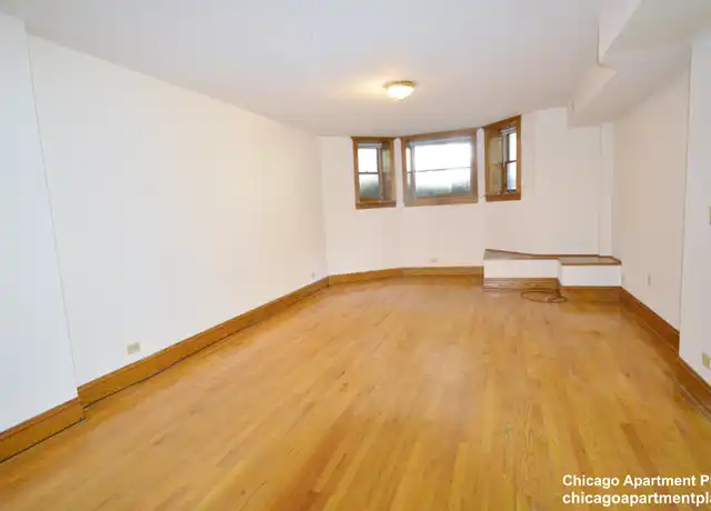 Property at 1417 W Belle Plaine Ave Unit G, Chicago, IL, 60613, 3 beds, 2 baths, [object Object]