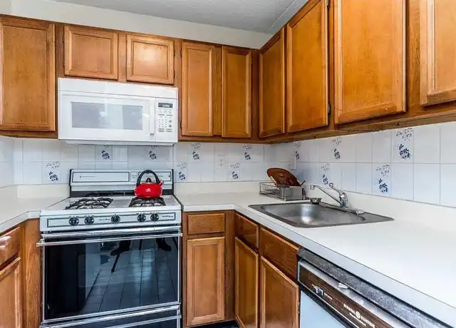Property at 21019 26th Ave Unit 1J, Bayside, NY, 11360, 1 bed, 1 bath, [object Object]