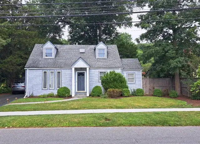 Property at 914 S Pine Creek Rd, Fairfield, CT, 06824, 3 beds, 2 baths, [object Object]