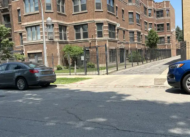 Property at 7657 S Coles Ave Unit 3B, Chicago, IL, 60649, 2 beds, 1 bath, [object Object]