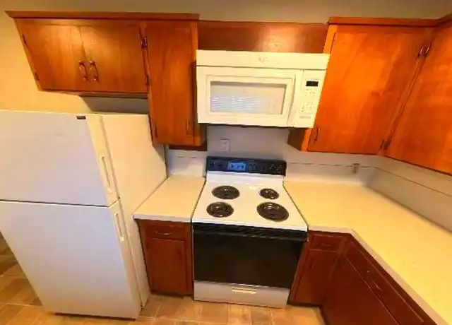 Property at 24 Auburn Way S Unit 7, Auburn, WA, 98002, 1 bed, 1 bath, [object Object]