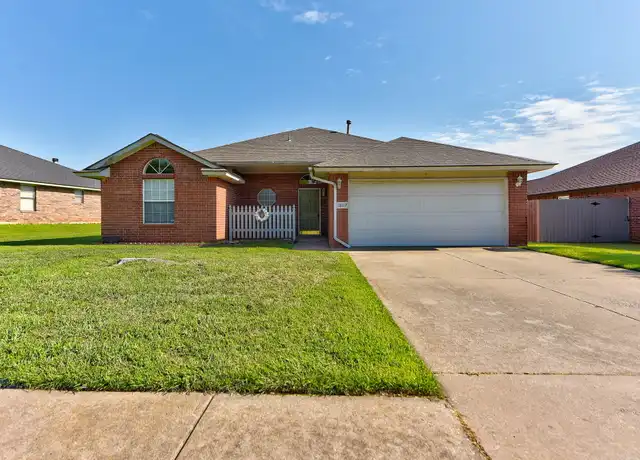 Property at 2809 E Lake Dr, Norman, OK, 73071, 3 beds, 2 baths, [object Object]