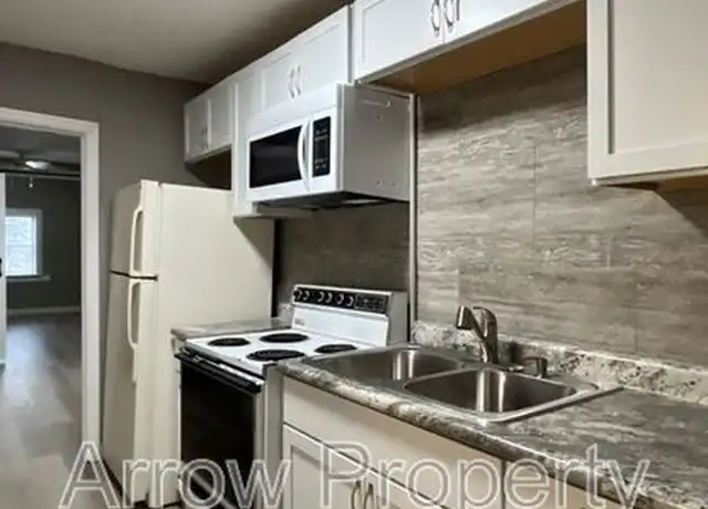 Property at 805 S 11th St Unit 2, Lincoln, NE, 68508, 1 bed, 1 bath, [object Object]