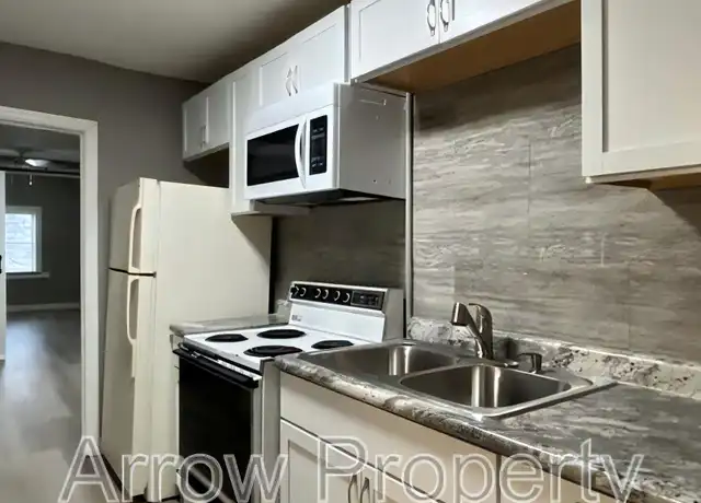 Property at 805 S 11th St Unit 2, Lincoln, NE, 68508, 1 bed, 1 bath, [object Object]