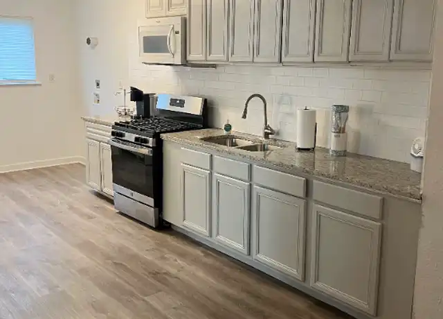 Property at 1339 W Ridgewood Ct Unit A, San Antonio, TX, 78201, 3 beds, 1 bath, [object Object]