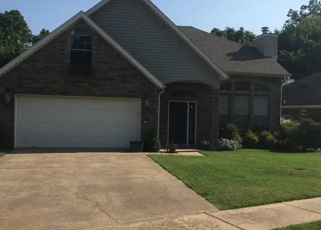 Property at 1040 E Broadview Dr, Fayetteville, AR, 72703, 4 beds, 2.5 baths, [object Object]