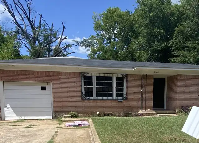 Property at 2107 Spring St, Marshall, TX, 75670, 4 beds, 1 bath, [object Object]