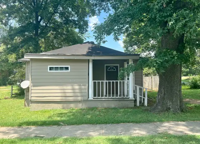 Property at 1400 W Huntington Ave, Jonesboro, AR, 72401, 4 beds, 1.5 baths, [object Object]