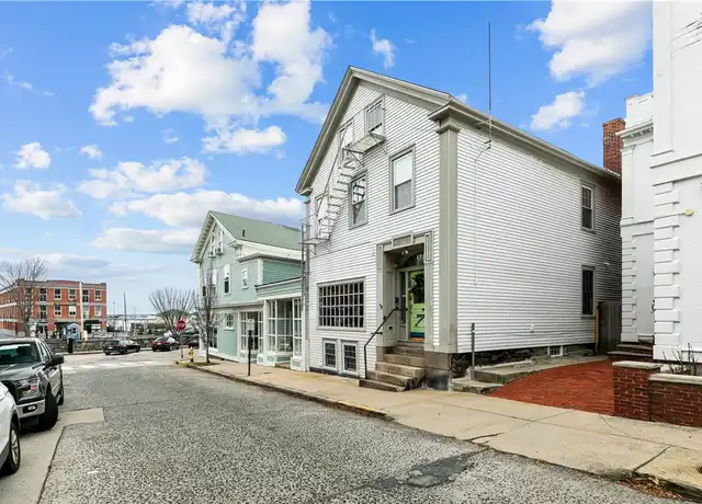 Property at 8 Franklin St #3, Newport, RI, 02840, 3 beds, 1 bath, [object Object]