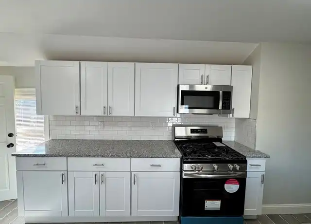 Property at 71 E George St Unit 3, Providence, RI, 02906, 3 beds, 1 bath, [object Object]