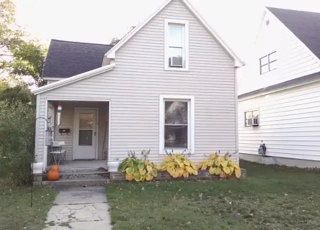 Property at 114 E Twelfth St, Traverse City, MI, 49684, 2 beds, 1 bath, [object Object]