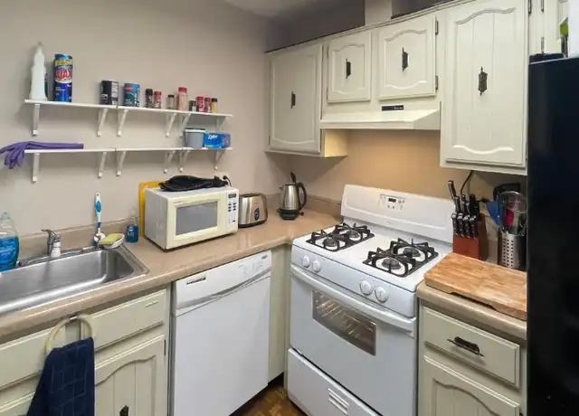 Property at 2699 Roundtree Dr, Troy, MI, 48083, 4 beds, 2.5 baths, [object Object]