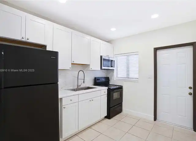 Property at 502 NW 7th Ct Unit 2, Hallandale Beach, FL, 33009, 2 beds, 1 bath, [object Object]