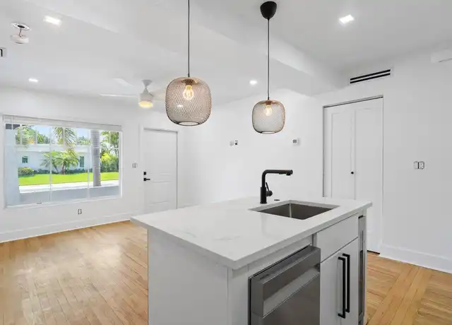 Property at 401 NE 2nd Ave Unit 5, Delray Beach, FL, 33444, 1 bed, 1 bath, [object Object]