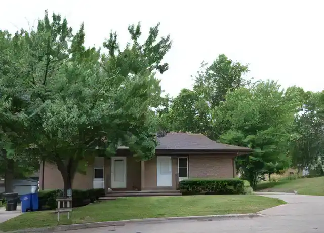 Property at 1238 Highview Dr, Des Moines, IA, 50315, 2 beds, 1 bath, [object Object]