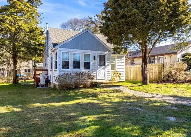 Property at 12 Bluepoint Rd, Fairhaven, MA, 02719, 2 beds, 1 bath, [object Object]