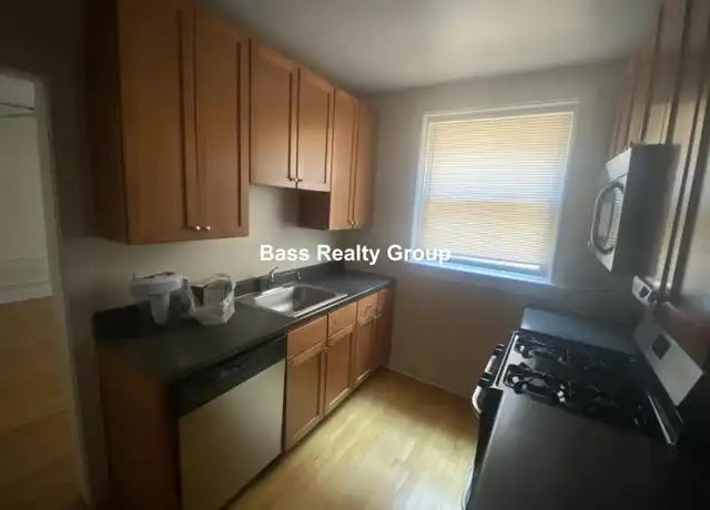 Property at 911 Crain St, Evanston, IL, 60202, 2 beds, 1 bath, [object Object]