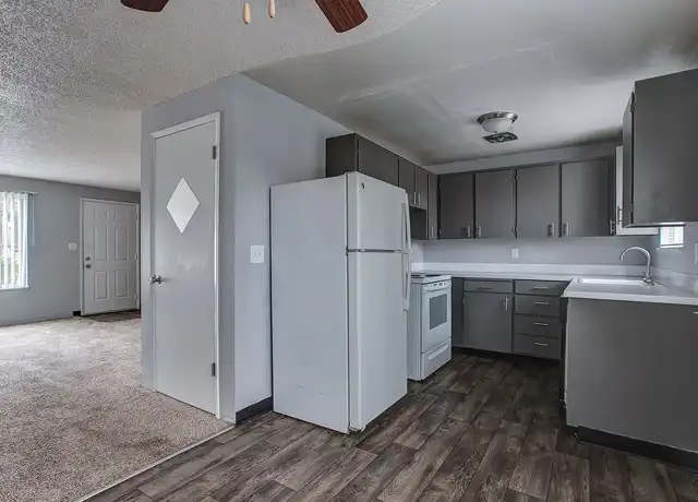 Property at Shenandoah Gardens Apartments - 1022 NE 181st Ave, Portland, OR, 97230, 2 beds, 1 bath, [object Object]