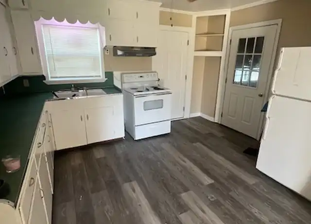 Property at 204 Terrell St, Cuero, TX, 77954, 2 beds, 1 bath, [object Object]