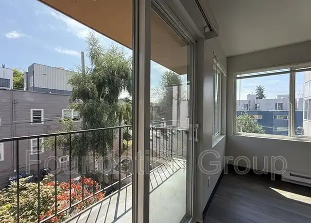 Property at 210 10th Ave E Unit 404, Seattle, WA, 98102, 1 bed, 1 bath, [object Object]