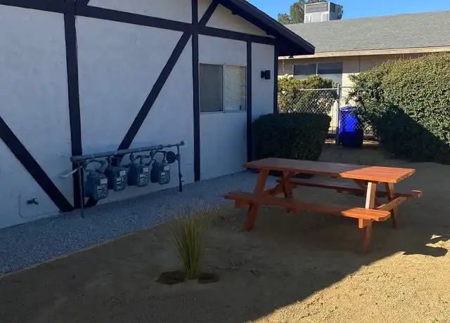 Property at 21375 Bear Valley Rd Unit 3, Apple Valley, CA, 92308, 2 beds, 1 bath, [object Object]