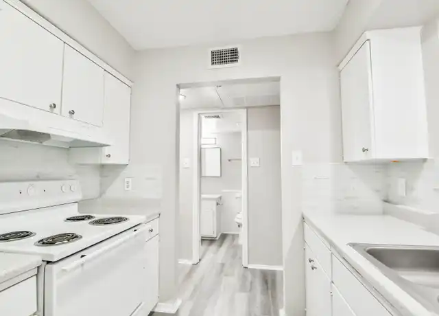 Property at Courtyards on the Park - 2400 44th St, Lubbock, TX, 79412, 1 bed, 1 bath, [object Object]