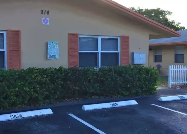 Property at 916 SW 15th Ter Unit D, Fort Lauderdale, FL, 33312, 1 bed, 1 bath, [object Object]