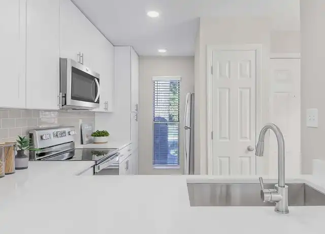 Property at Camden Fairview - 8738 Fairview Rd, Charlotte, NC, 28226, 1 bed, 1 bath, [object Object]